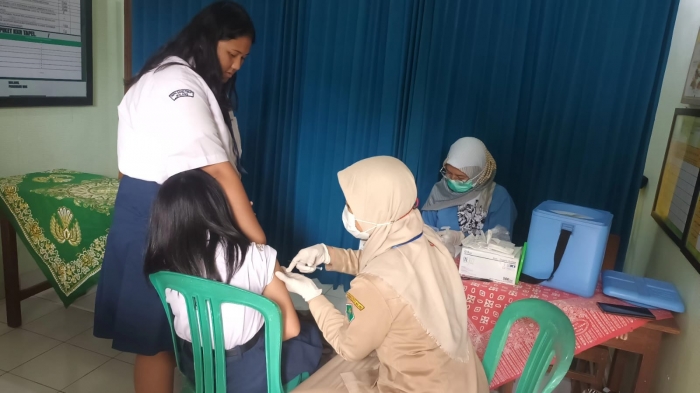 Kegiatan Imunisasi HPV bagi Siswi SMP Katolik Sang Timur Malang 
